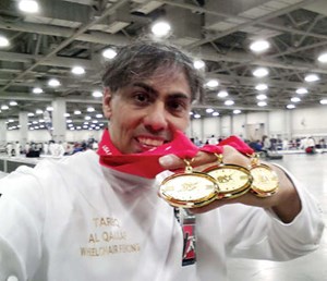 ﻿البطل طارق القلاف مع ميدالياته الذهبية الثلاث