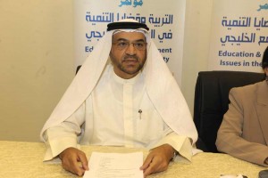 لعميد المساعد للدراسات العليا بكلية التربية ورئيس اللجنة العلمية الدكتور علي شهاب 